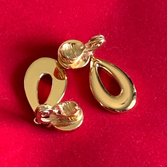 Women Monet earrings Hoop Clip-on Earrings - Picture 2 of 4